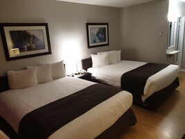 标准房, 2 张大床 | 办公桌、熨斗/熨板、免费 WiFi、床单