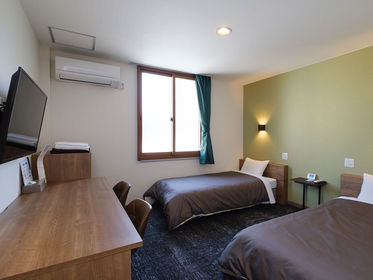 Bureau, fer et planche à repasser, Wi-Fi gratuit, draps fournis