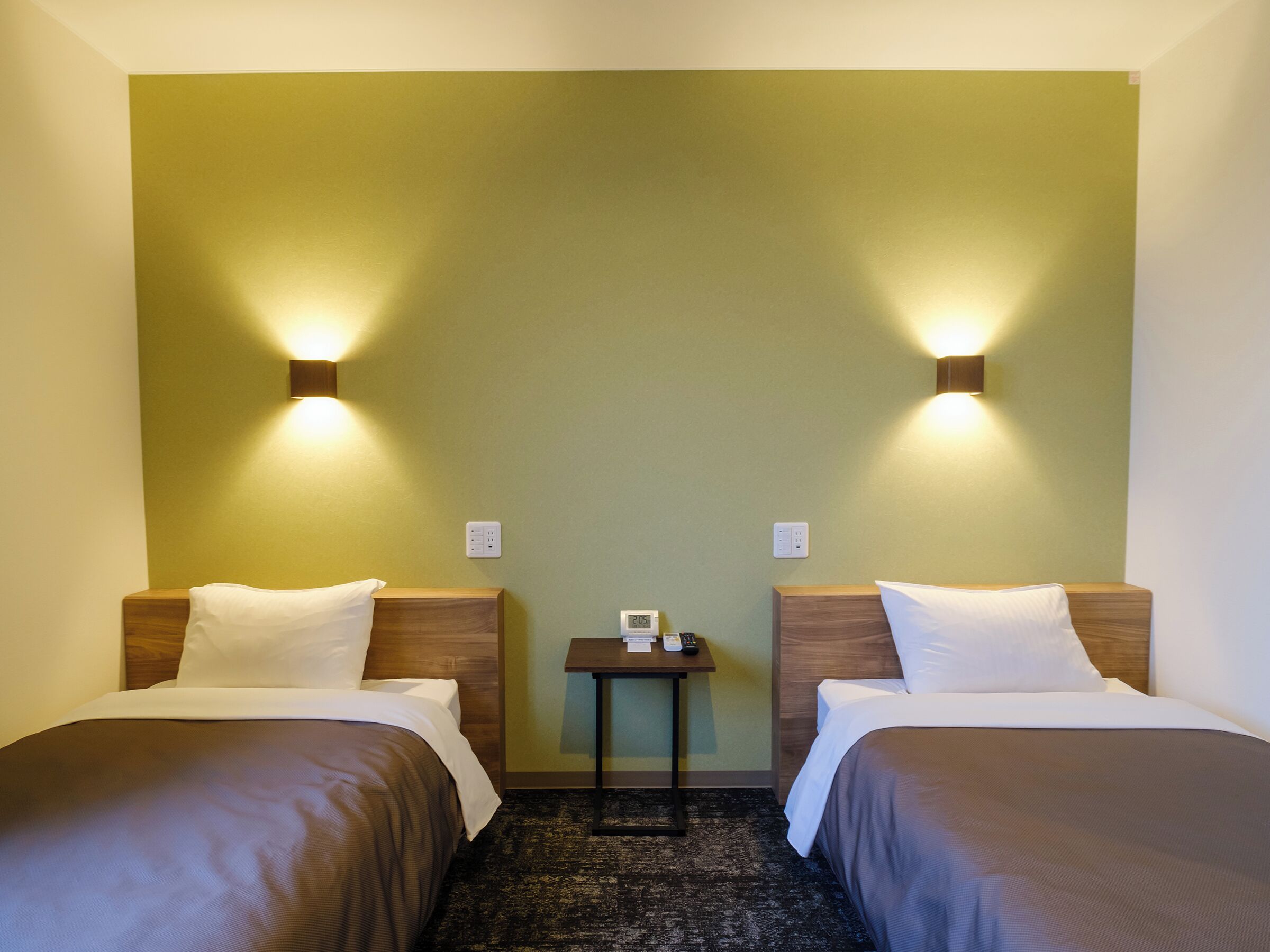 twin room, b-sb  , non smoking [with shower booth](east wing)  | desk, iron/ironing board, free wifi, bed sheets