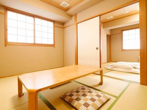 Habitación tradicional, no fumadores (Japanese Style, 6+8 Tatami-mats) | Escritorio, tabla de planchar con plancha, wifi gratis y ropa de cama