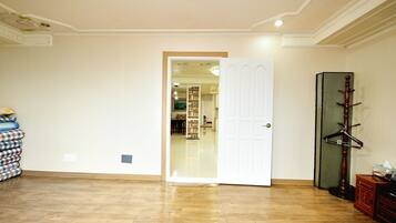 Room, 3 Bedrooms | Desk, free WiFi