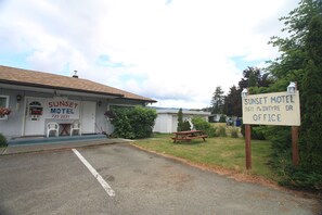 Front of property - Sunset Motel (Port Alberni)