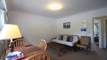 Deluxe Room, 1 Bedroom | Living room | TV