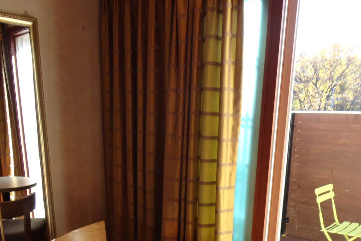 Individually decorated, desk, blackout curtains, free WiFi