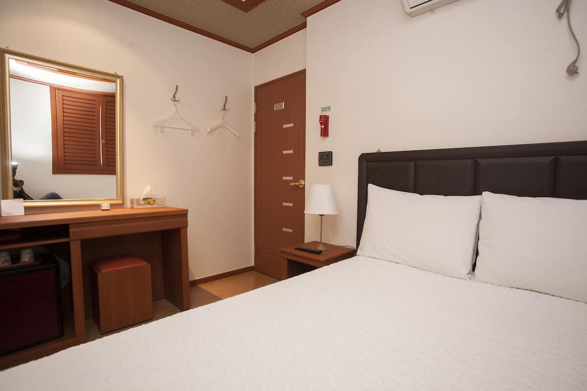 Individually decorated, desk, blackout curtains, free WiFi