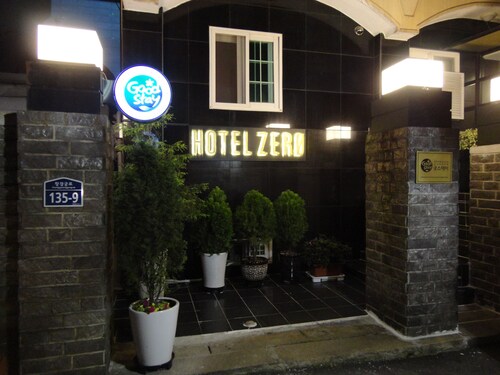 Hotel Zero