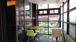 Couples dining - Hotel Zero (Seoul)