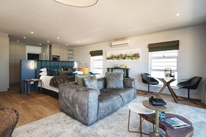 Double or Twin Room (1) | Premium bedding, down comforters, minibar, in-room safe - Beach Villa Wilderness (Wilderness)