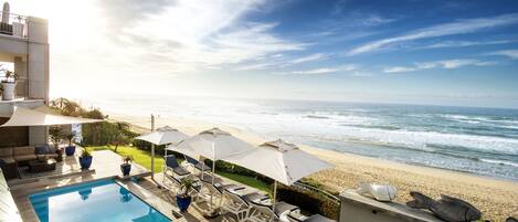 Outdoor pool, pool loungers