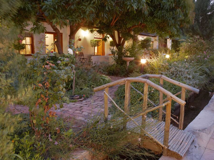 Historical Longhouse Garden Rooms | Free WiFi, wheelchair access