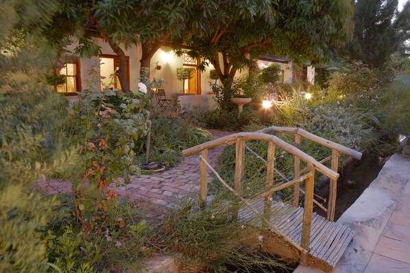 Historical Longhouse Garden Rooms | Free WiFi, wheelchair access - Yellow Aloe Guesthouse (Cederberg)