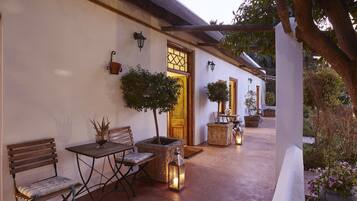 Historical Longhouse Garden Rooms