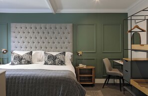 Habitación de lujo con 1 cama doble o 2 individuales | Minibar, caja fuerte, decoración individual y wifi gratis