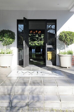 Reception - Twice Central Guesthouse (Stellenbosch)