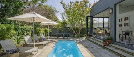 Outdoor pool, pool umbrellas, sun loungers
