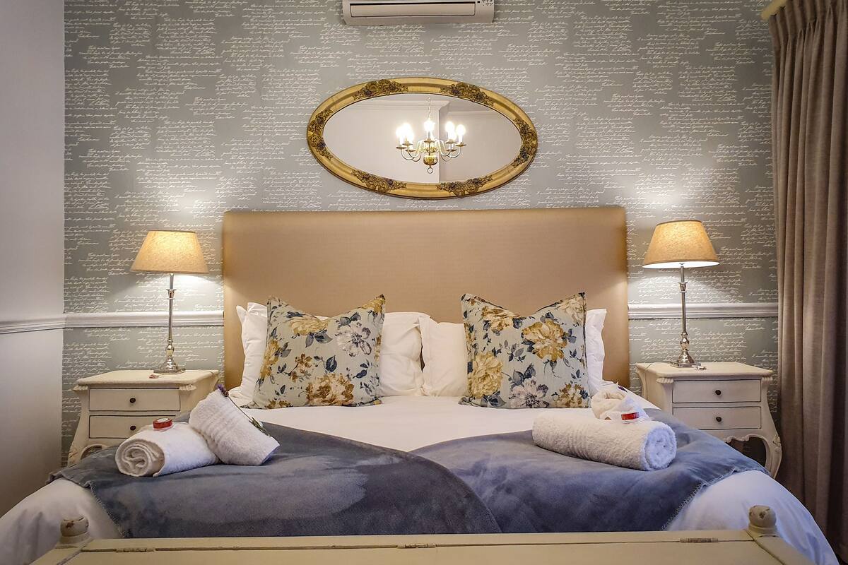 Habitación de lujo doble | Ropa de cama hipoalergénica y caja fuerte