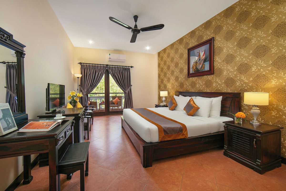 1 bedroom, premium bedding, minibar, in-room safe