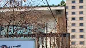 A building with a sign that reads "Big John's Place Bed & Breakfast". - Big John's Place (Seoul)