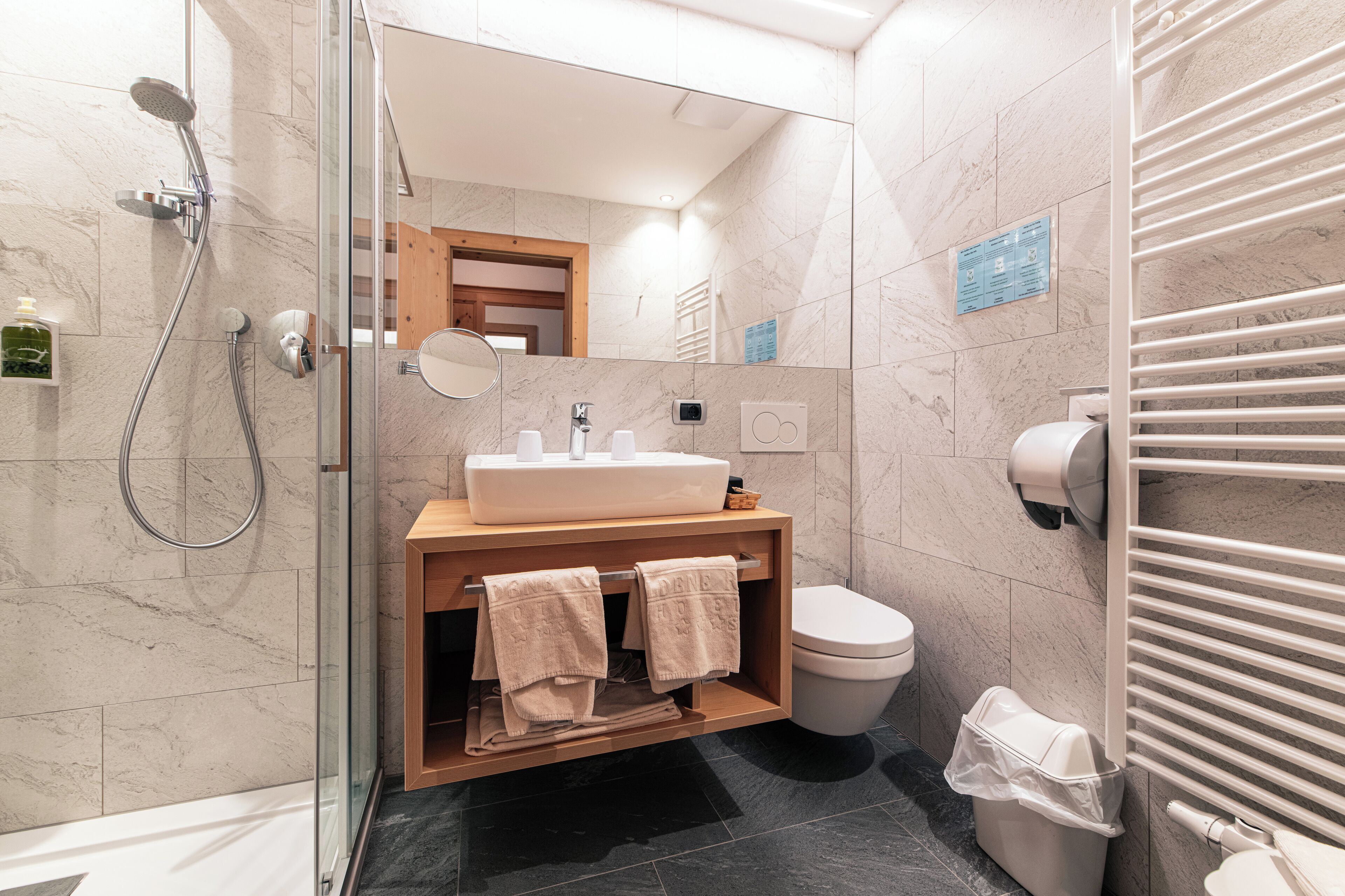 Standard Double or Twin Room | Bathroom | Shower, rainfall showerhead, free toiletries, hair dryer