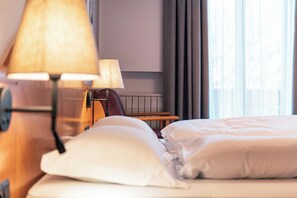 Standard Double Room | Premium bedding, down duvets, in-room safe, desk - Hotel Goldene Rose (Monguelfo)