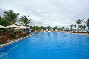 2 outdoor pools, pool umbrellas, pool loungers - Dessole Beach Resort Nha Trang (Cam Lam)