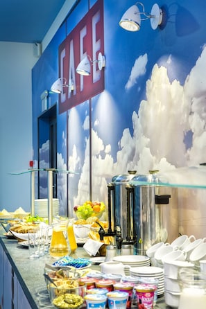 Desayuno buffet (PLN 45 por persona)