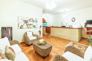 Televisi LCD 19-inci dengan saluran TV satelit dan TV