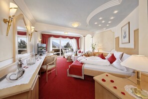 Minibar, in-room safe, desk, blackout drapes - Wellness Parc Hotel Ruipacherhof (Tirolo)