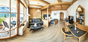 Minibar, in-room safe, desk, laptop workspace - Panorama Vital Hotel Rimmele (Tirolo)