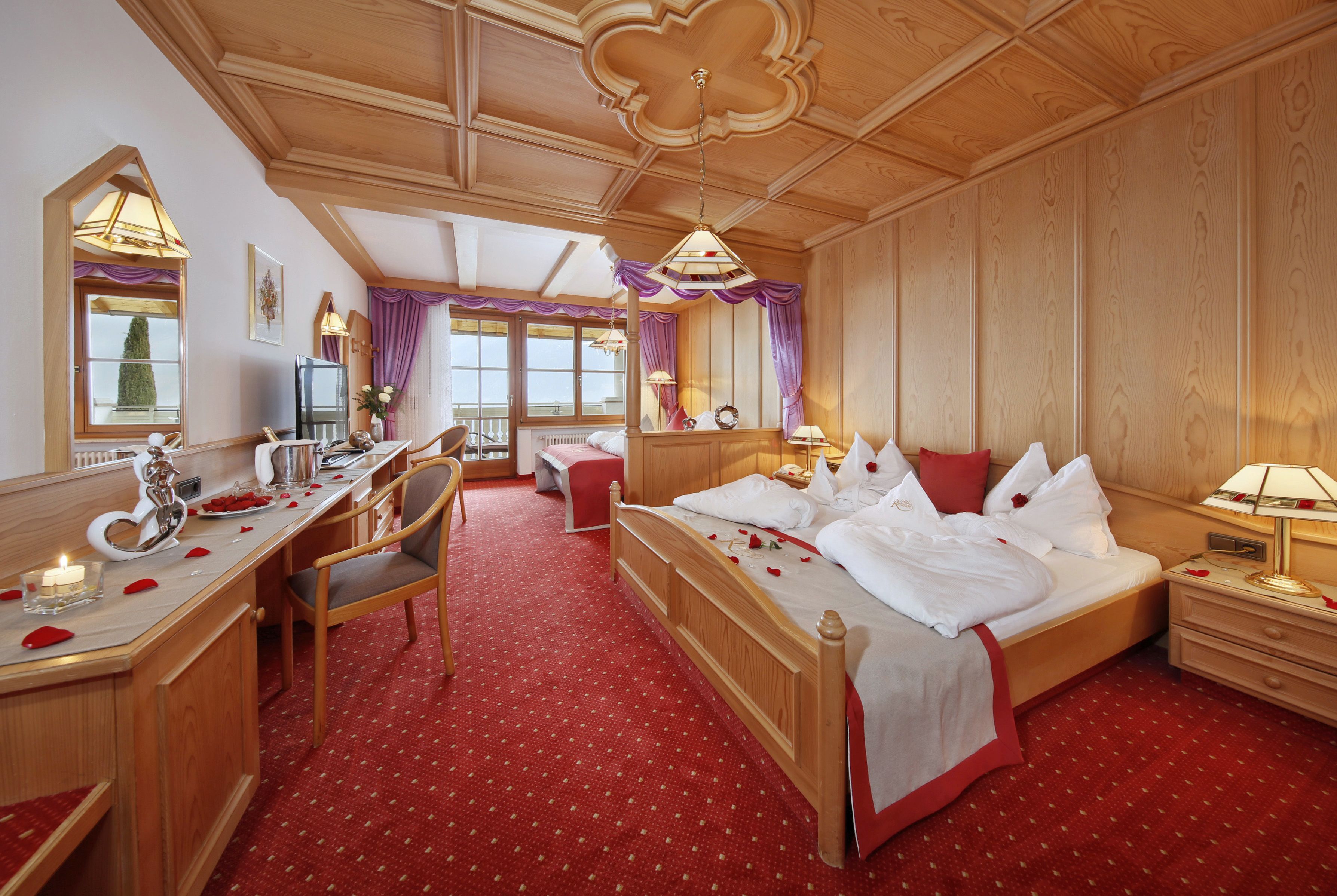 minibar, in-room safe, desk, laptop workspace