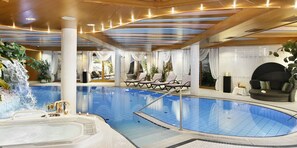 Piscine couverte, piscine extérieure (ouverte en saison)