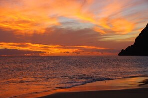 Beach nearby, white sand - Aquiles Eco Hotel (São Vicente)