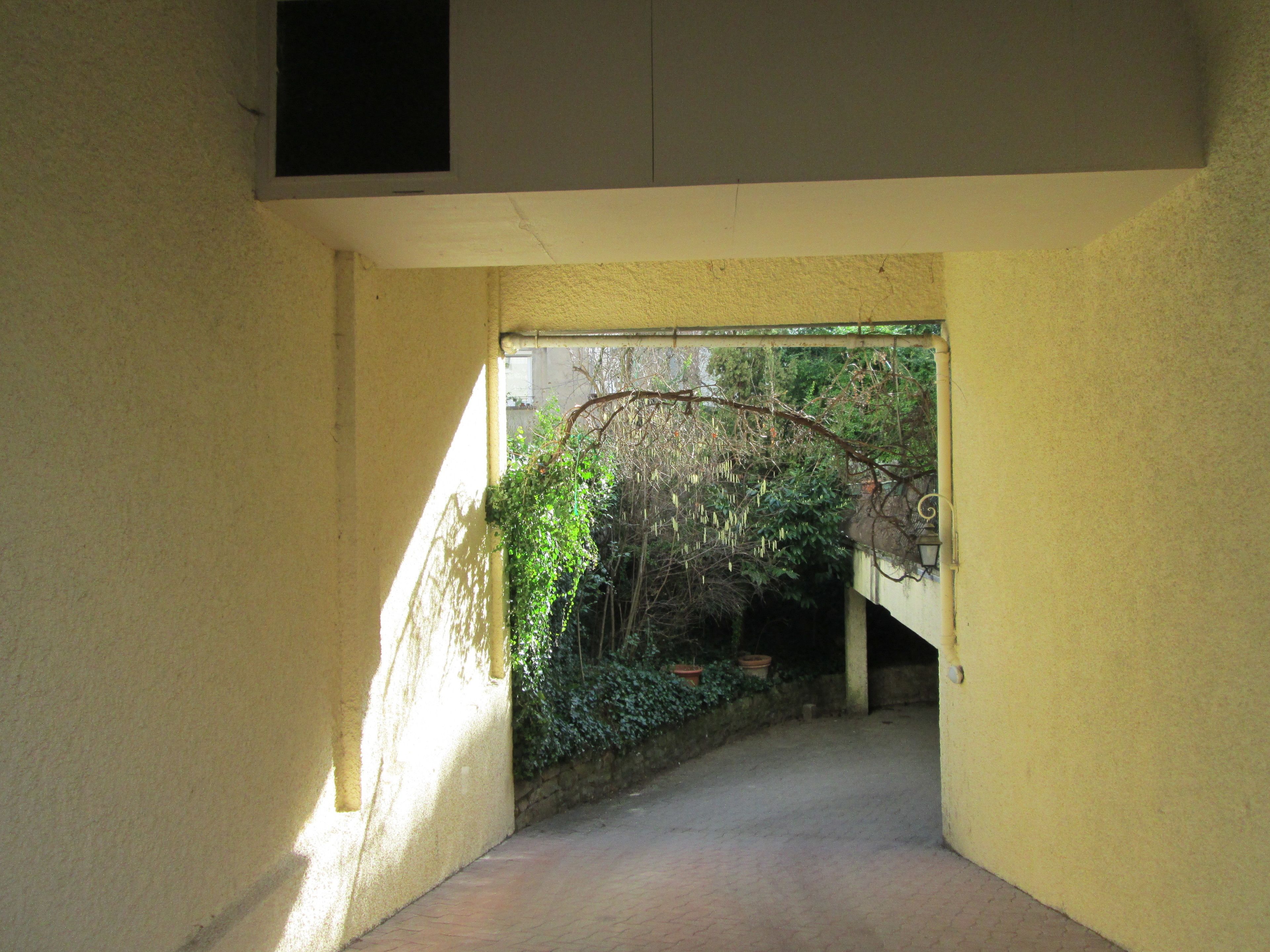 Self parking (EUR 5.00 per day)