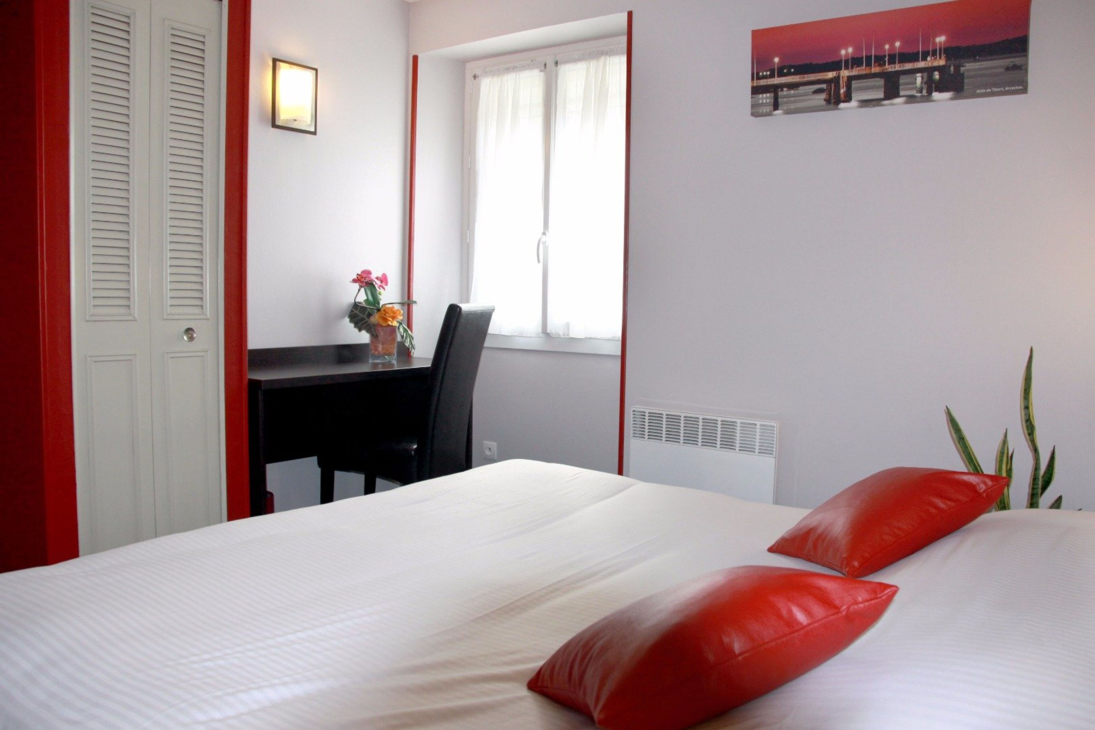 comfort double room | 1 bedroom, in-room safe, desk, iron/ironing board