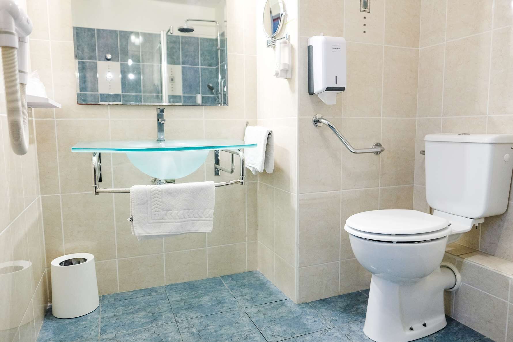 superior room | 1 bedroom, in-room safe, desk, iron/ironing board