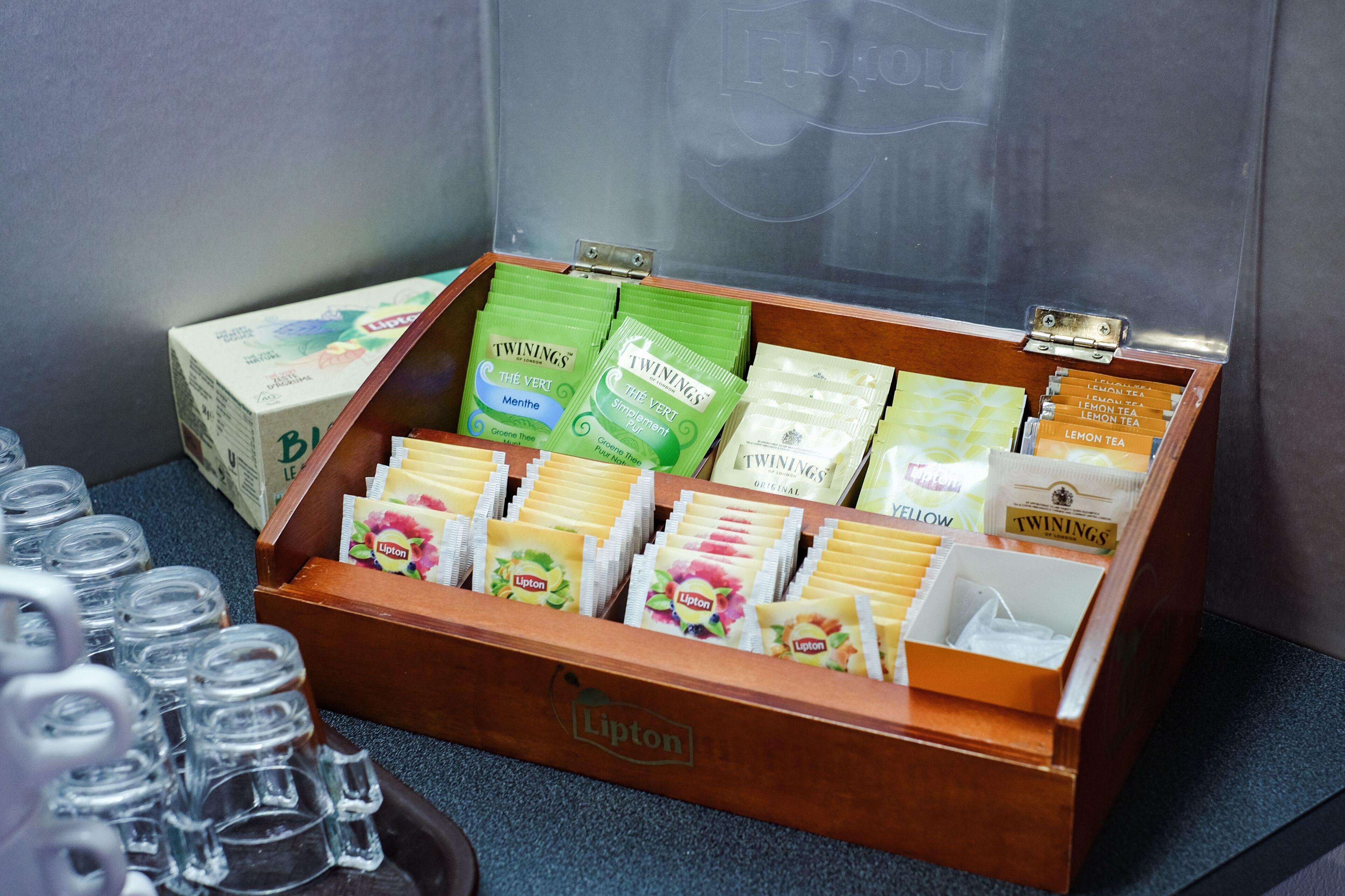 daily continental breakfast (eur 11 per person)