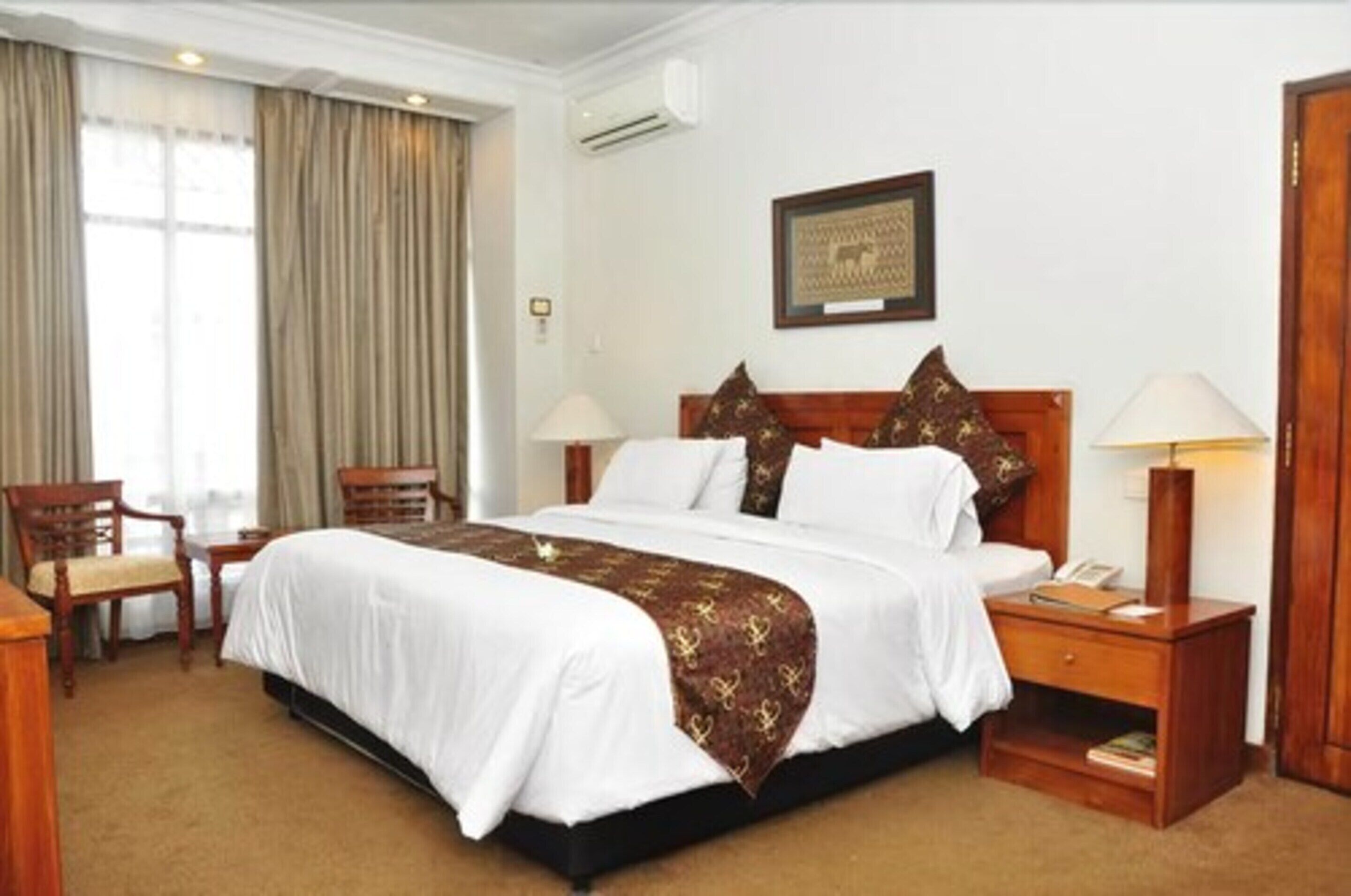 Premium Suite, 1 King Bed | Minibar, in-room safe, desk, free WiFi
