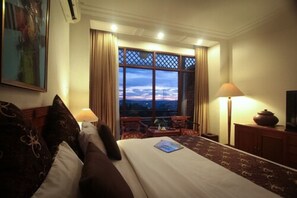 Premium Suite, 1 King Bed | Minibar, in-room safe, desk, free WiFi - Mesra Business & Resort Hotel (Samarinda)