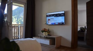 Classic-Apartment, 1 King-Bett, barrierefrei, Bergblick (cleaning fee 50,00 €) | 1 Schlafzimmer, hochwertige Bettwaren, Betten mit Memory-Foam-Matratzen