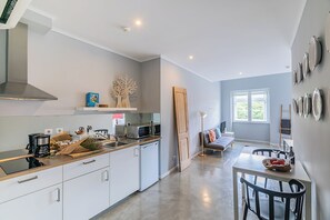 Standard Suite, River View | Private kitchen
