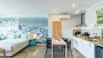 Family Suite, River View | Private kitchen
