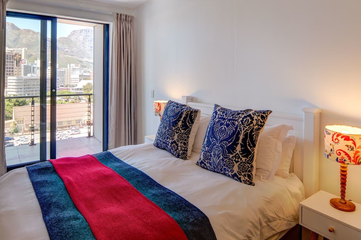 Apartment, 2 Bedrooms (Rockwell) | In-room safe, iron/ironing board, free WiFi