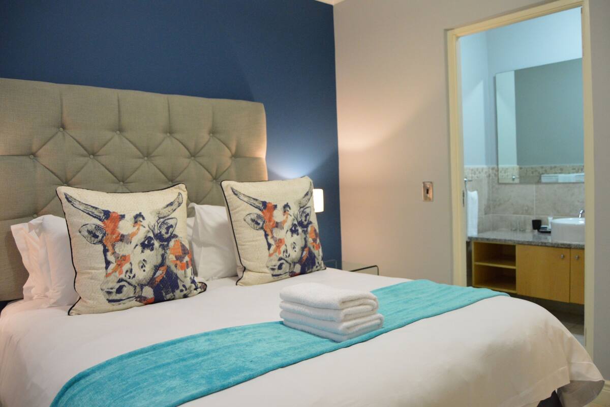 Apartment, 1 Bedroom (Quayside) | In-room safe, iron/ironing board, free WiFi