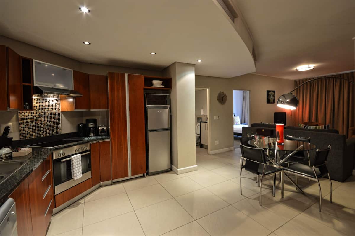 Apartment, 1 Bedroom (Rockwell) | Private kitchen | Fridge, microwave, oven, stovetop