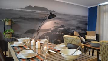 Apartment, 1 Bedroom (Quayside) | In-room dining