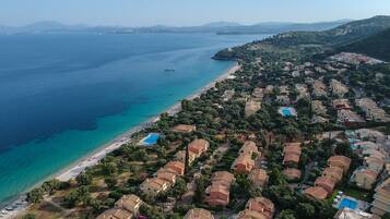 Chambre Triple, vue mer | Lit parapluie, Wi-Fi gratuit, draps fournis