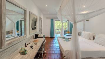 Un dormitorio con una cama, tocador, espejo y ventana con cortinas.