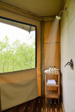 Dusche im Bad