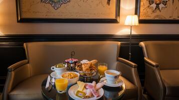 Tägliches Frühstücksbuffet gegen Gebühr