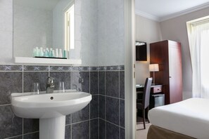 Standard Double Room, 1 Double Bed | Bathroom